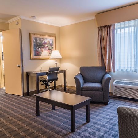 Best Western Inn & Suites Ontario Luaran gambar